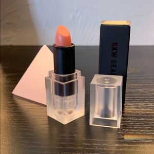 KKW MATTE LIPSTICK IN “90s supermodel”